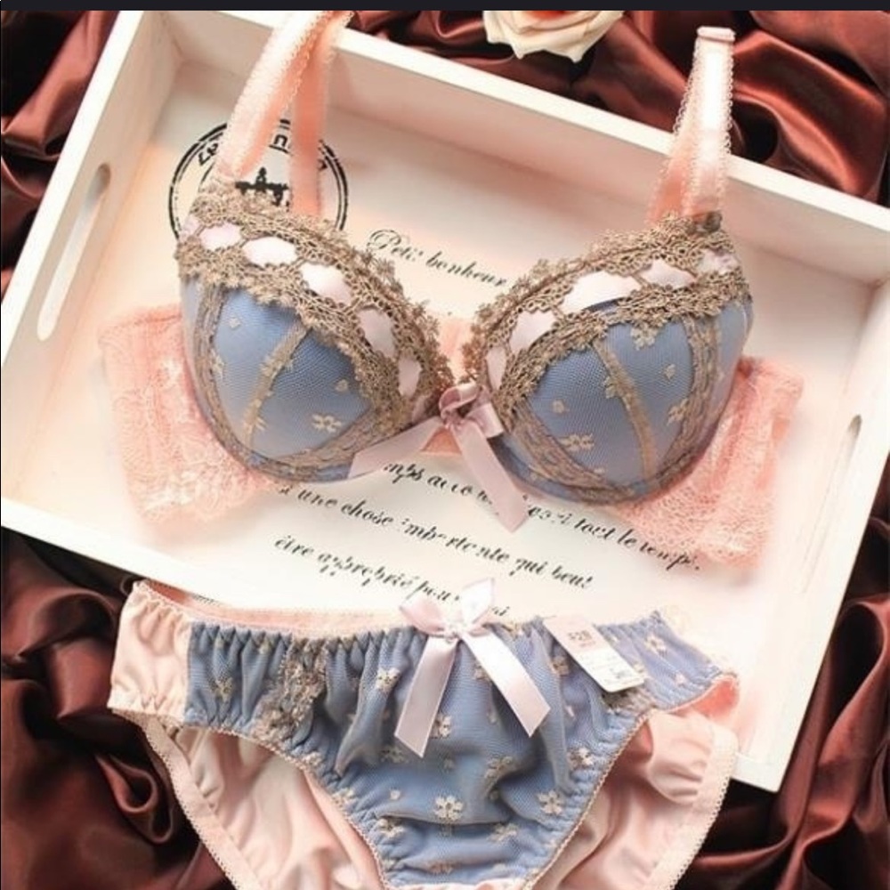 NWOT - STUNNING Bra & Panty Set 🤩❤️😍